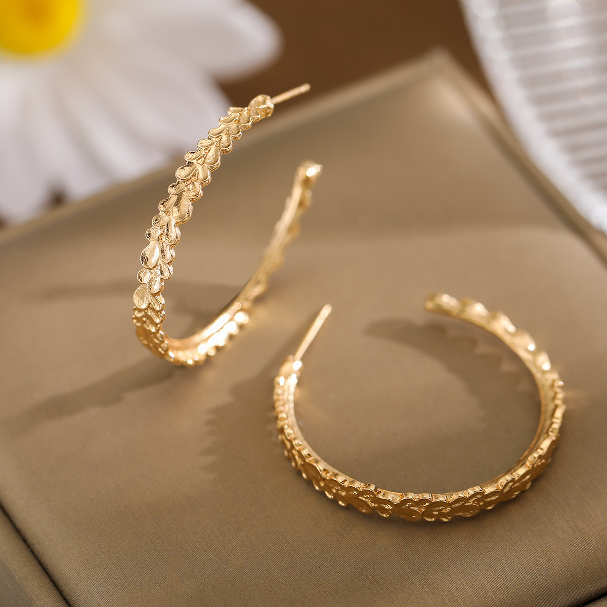 Image of Elegant And Minimalist Wheat Ear Pattern Hoop Earrings For Women, Suitable For Daily Wear, Commuting, Parties, And Vacations