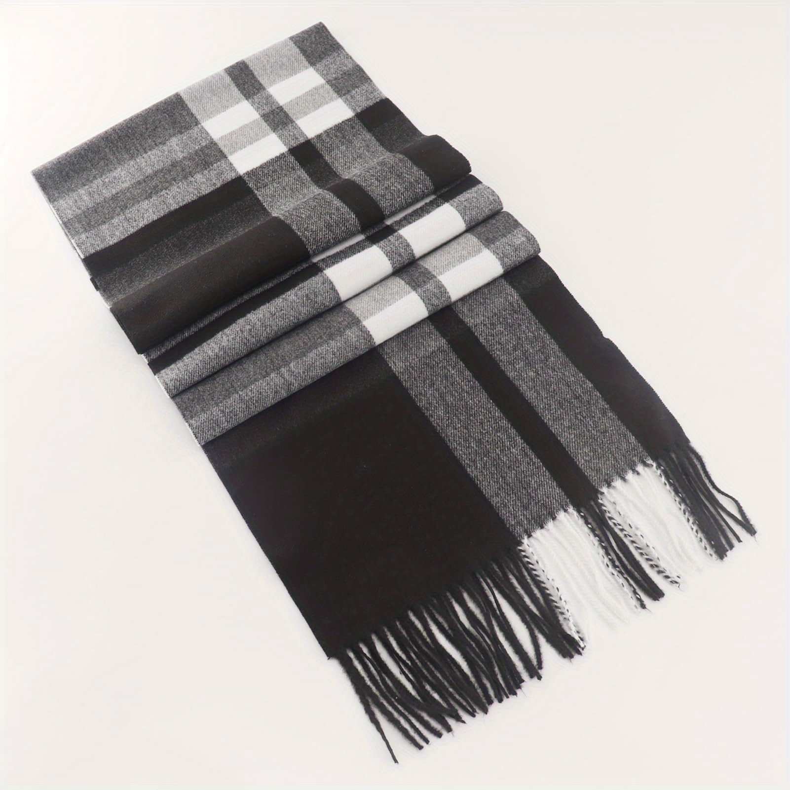 Écharpe à carreaux pour homme, hiver chaud et doux, motif tartan classique noir et blanc, couverture et châle polyvalents pour l'automne, l'automne et l'hiver, lavable en machine, cadeau de Noël, d'Action de Grâce et du Nouvel An pour lui, accessoire confortable et durable pour les tenues décontractées et formelles.