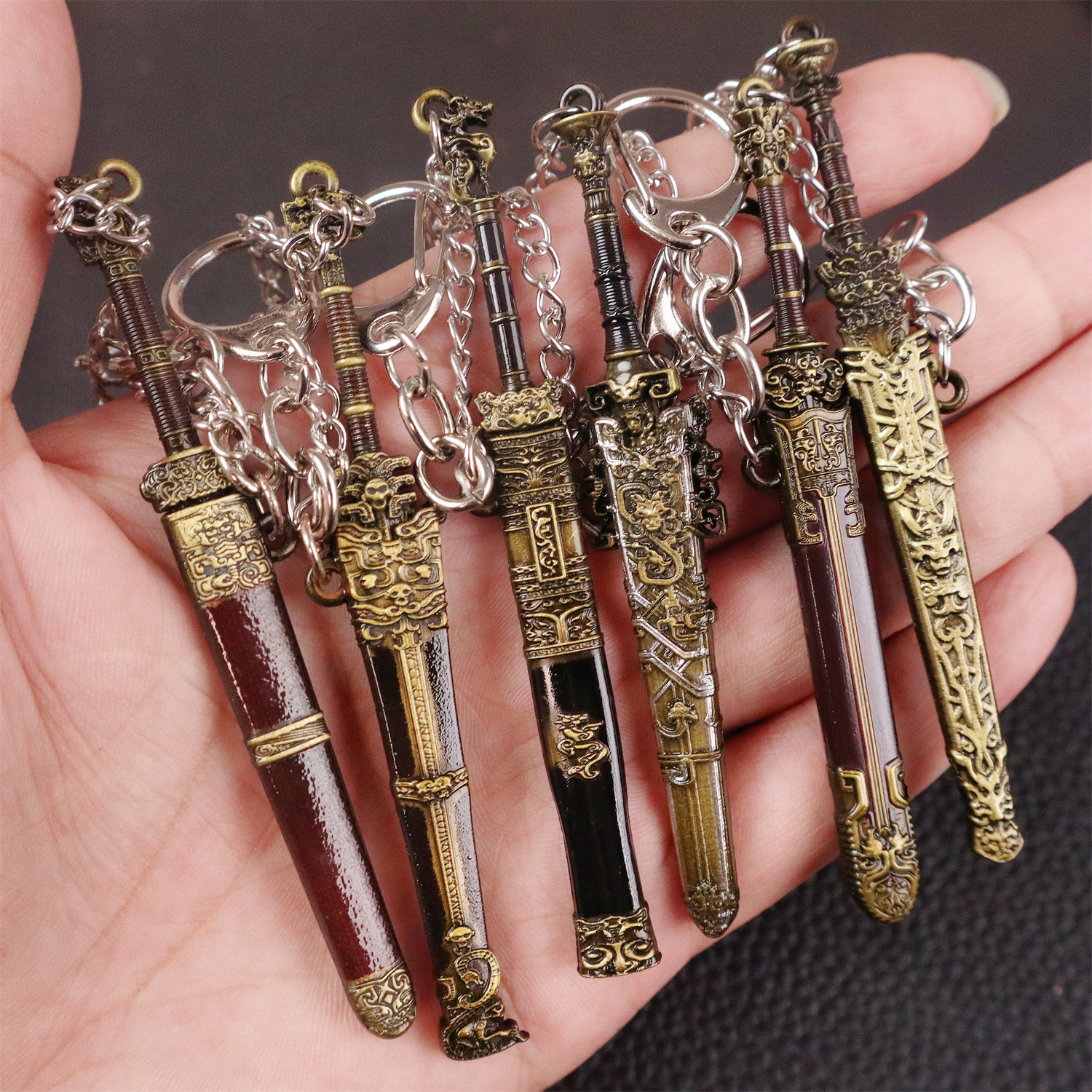 

6pcs Decorative Miniature Swords Keychains, Anime Model Weapons, Metal Blade Pendants, Dragon-themed Collectibles, Cosplay Accessory, Desk Ornaments, Birthday/christmas Gifts, With For 14+