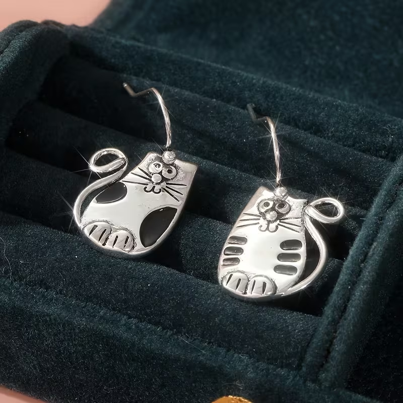 Women's Retro Kitten Asymmetrical Earrings — Playful Design