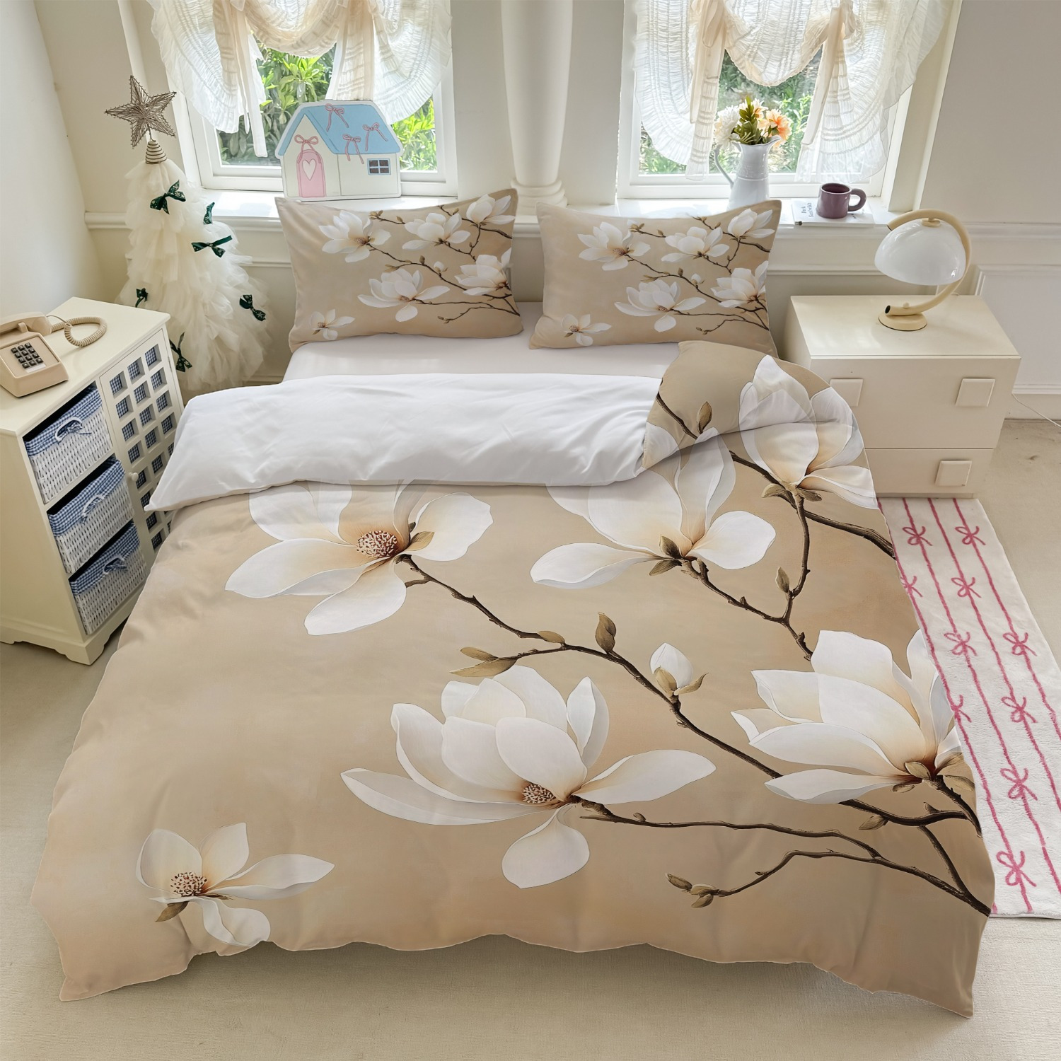 E-shop 3-teiliges Bettwäsche-Set mit Blumenmuster Beige Magnolie (1 Bettdeckenbezug + 2 Kissenbezüge, ohne Füllung) für das Schlafzimmer