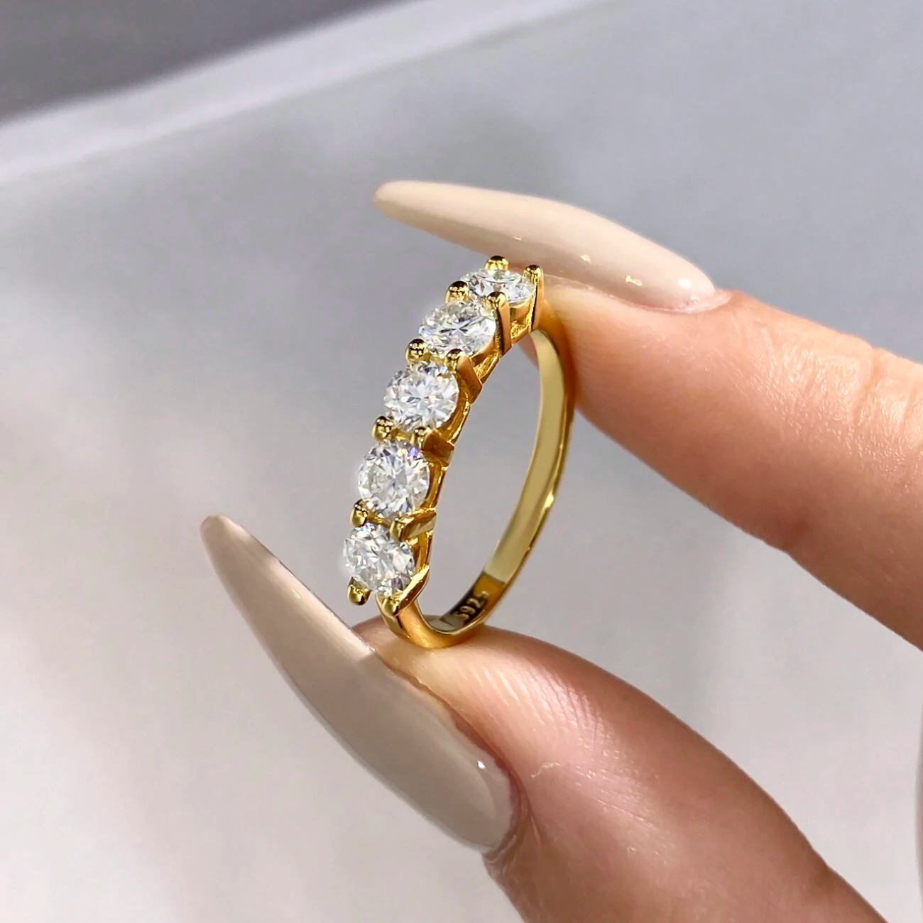 Stylish 0.5/2.5/5.0 Carat Moissanite Golden Ring in 925 Silver