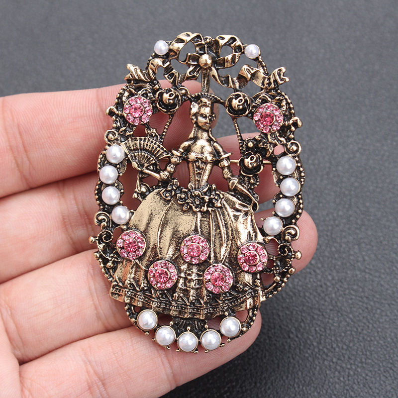 High-end Princess Brooch With Pearls And Rhinestones Deco