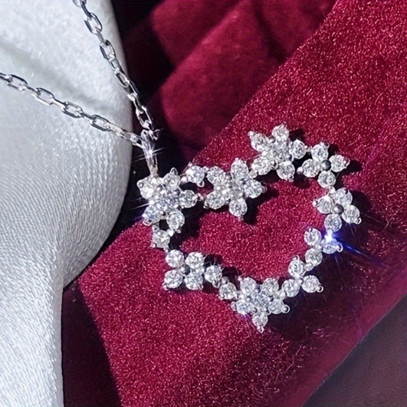 Image of Elegant Inlaid Synthetic Zirconia Romantic Heart Pendant Necklace For Women Wedding Necklace Daily Leisure Vacation Party Banquet Wear Necklace Valentine's Day Jewelry Gift