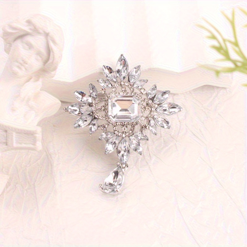 Image of Elegant White Geometric Flower Rhinestone Brooch, Women's Fashionable , Vintage Style Baroque Brooch, Additions