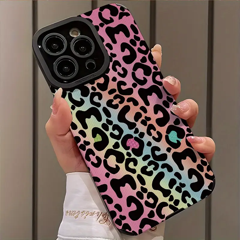 Foto de Funda con diseño de animal print colorido.