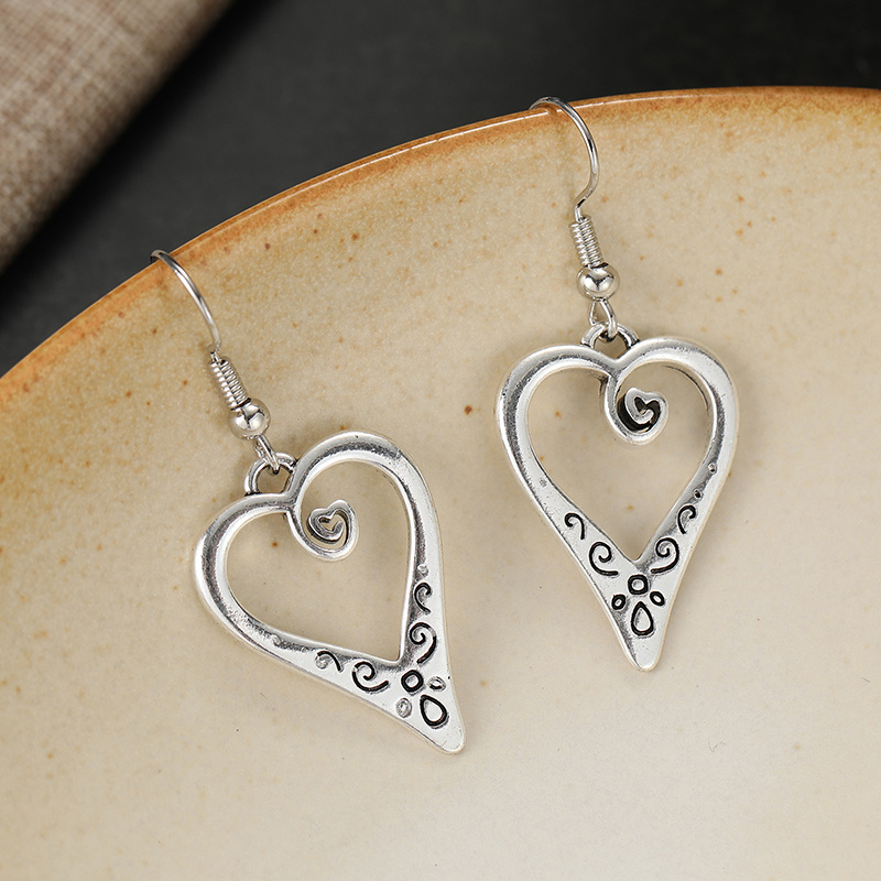 Women's Vintage Hollow Heart Dangle Earrings