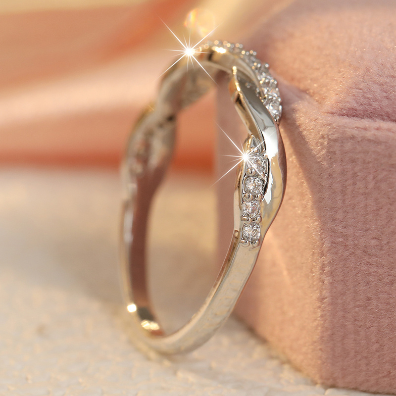 Women's Minimalist Twisted Rope Synthetic Zirconia Ring, Wedding