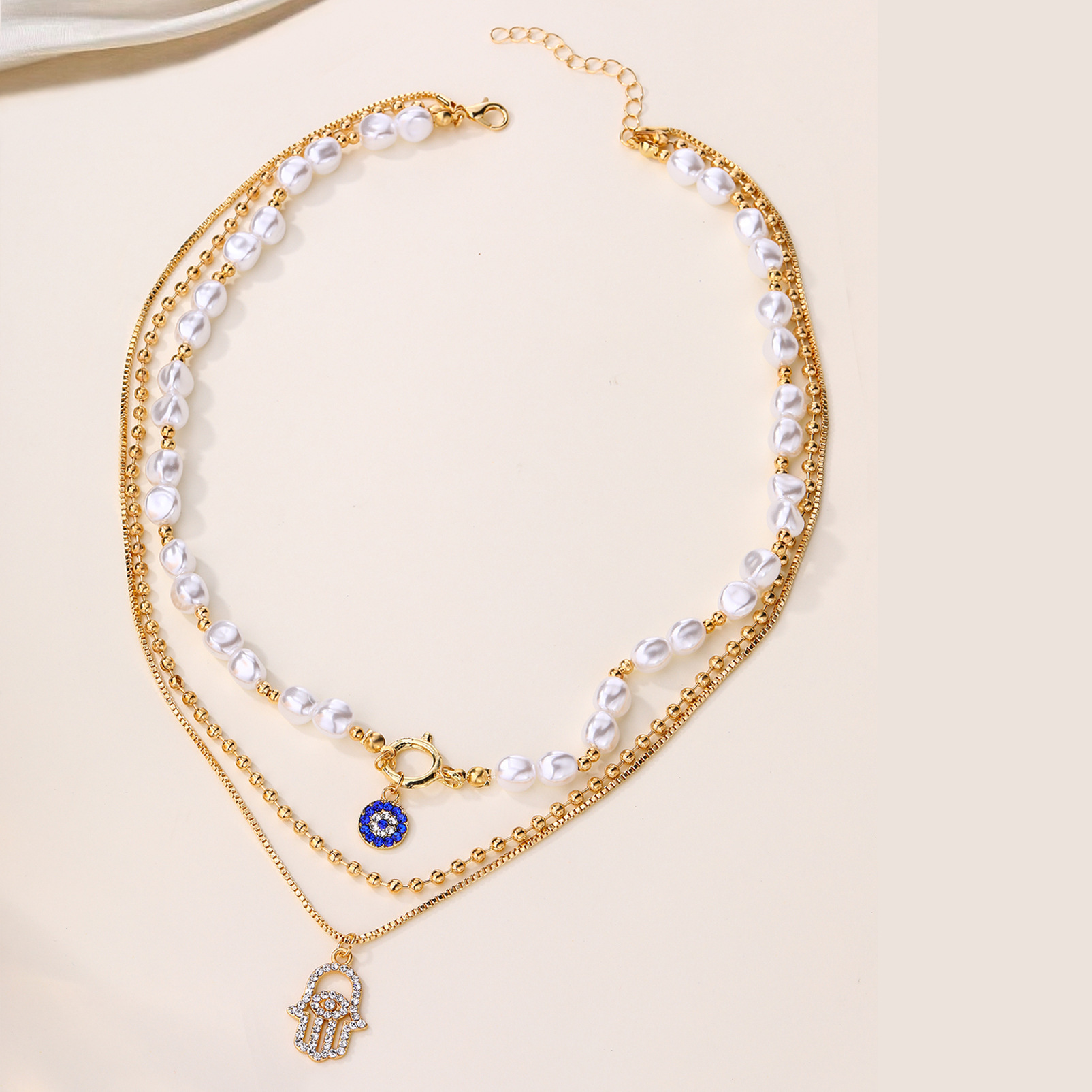 TEMU Un collier multicouche pour femmes avec une de style western exagéré et des strass, de pendentifs d'œil de perle et de , parfait pour