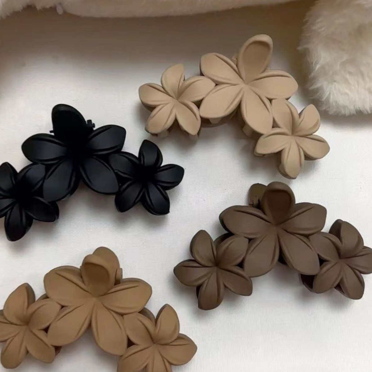 

4pcs Of Hair Clips, Hair Clip Headpieces, Flower Grabbing Clips, Hair Clip At The Back Of , Shark Clip, Elegant Hair Clip