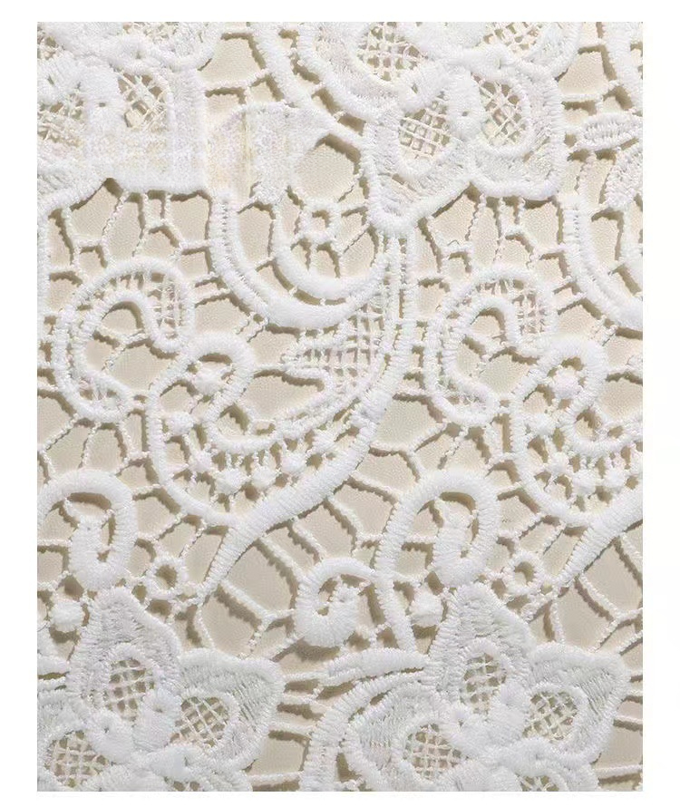 A 2025 New Lace Tote Bag, Featuring Heavy-duty Lace, a Spacious Interior, a Magnetic Snap Closure, and a Bucket-style Design. Soft and Foldable, It Makes a Great Gift for Mom. An Elegant Everyday Commuter Shoulder Bag