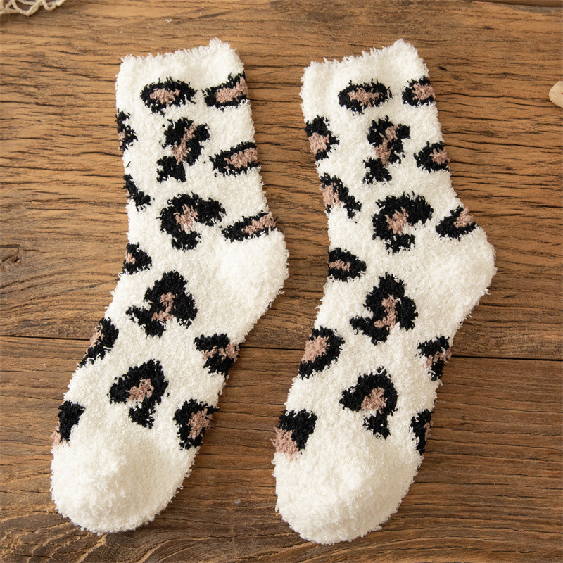 TEMU 1 Pair Of Mid-calf Socks Suitable For Autumn And Winter Wear, Featuring Coral For , Thickened, With Animal Print And Colorful Leopard Pattern