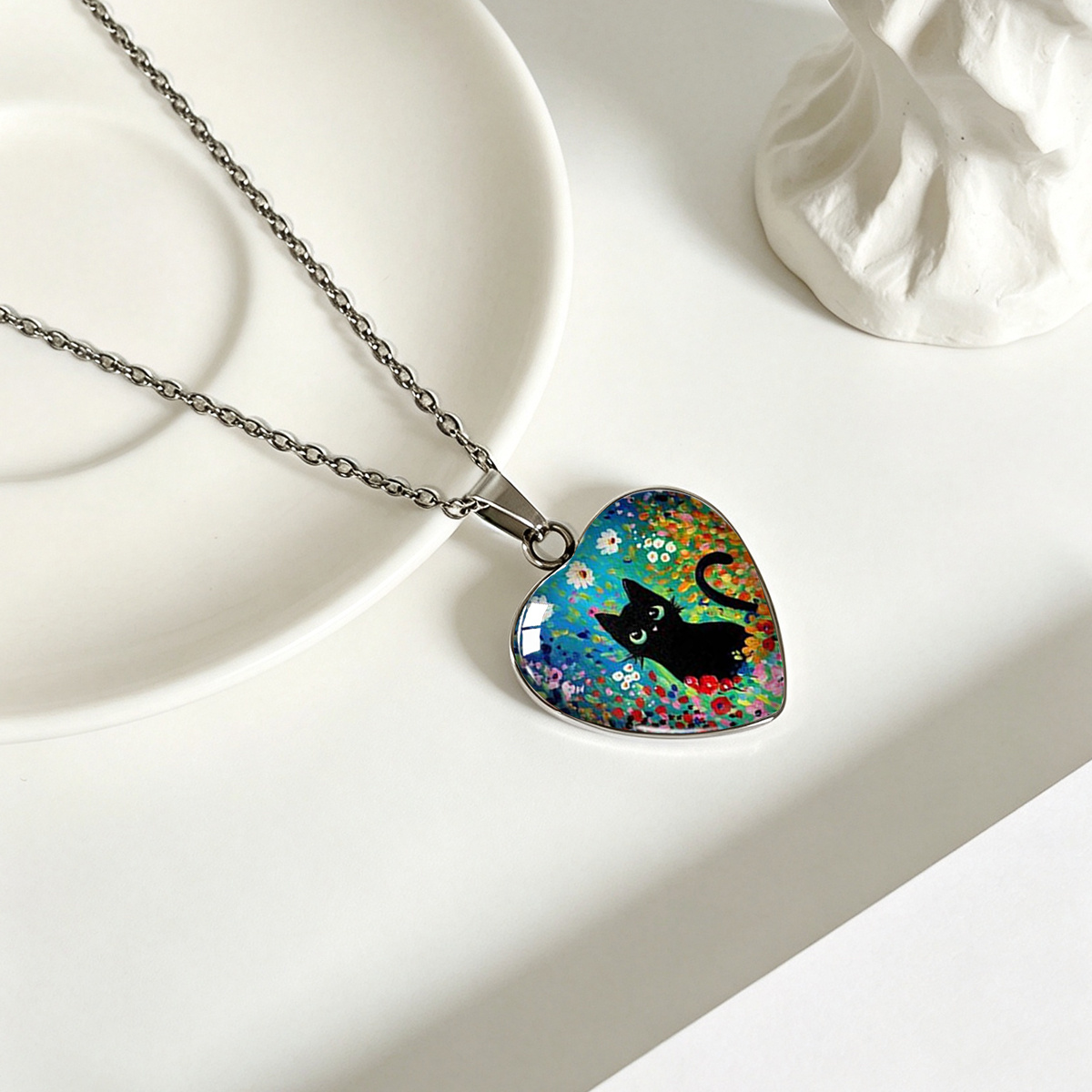 3pcs Vintage Art Heart-Shaped Pendant Necklace Set