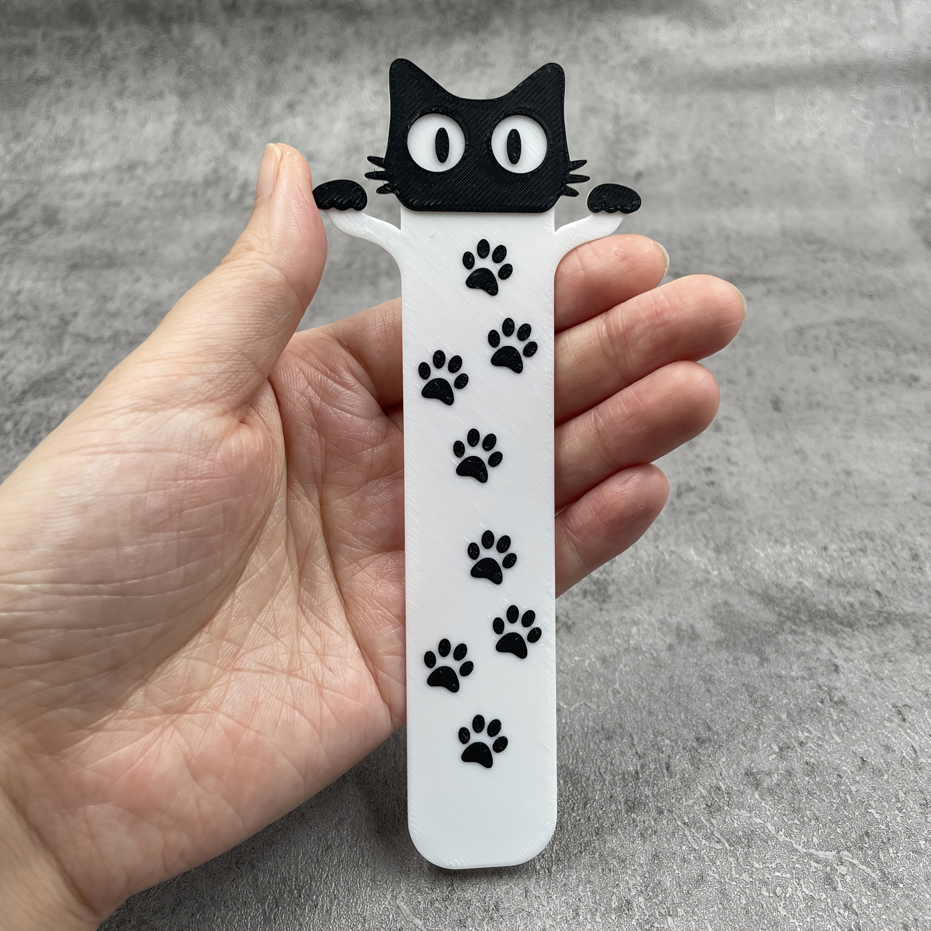 This 2d Acrylic Flat Black Cat Head And Paw Bookmark Is Perfect For To Cat Lovers, Women, Students, Teachers, Readers And Book Lovers. Ideal For Schools, Families And Reading Enthusiasts