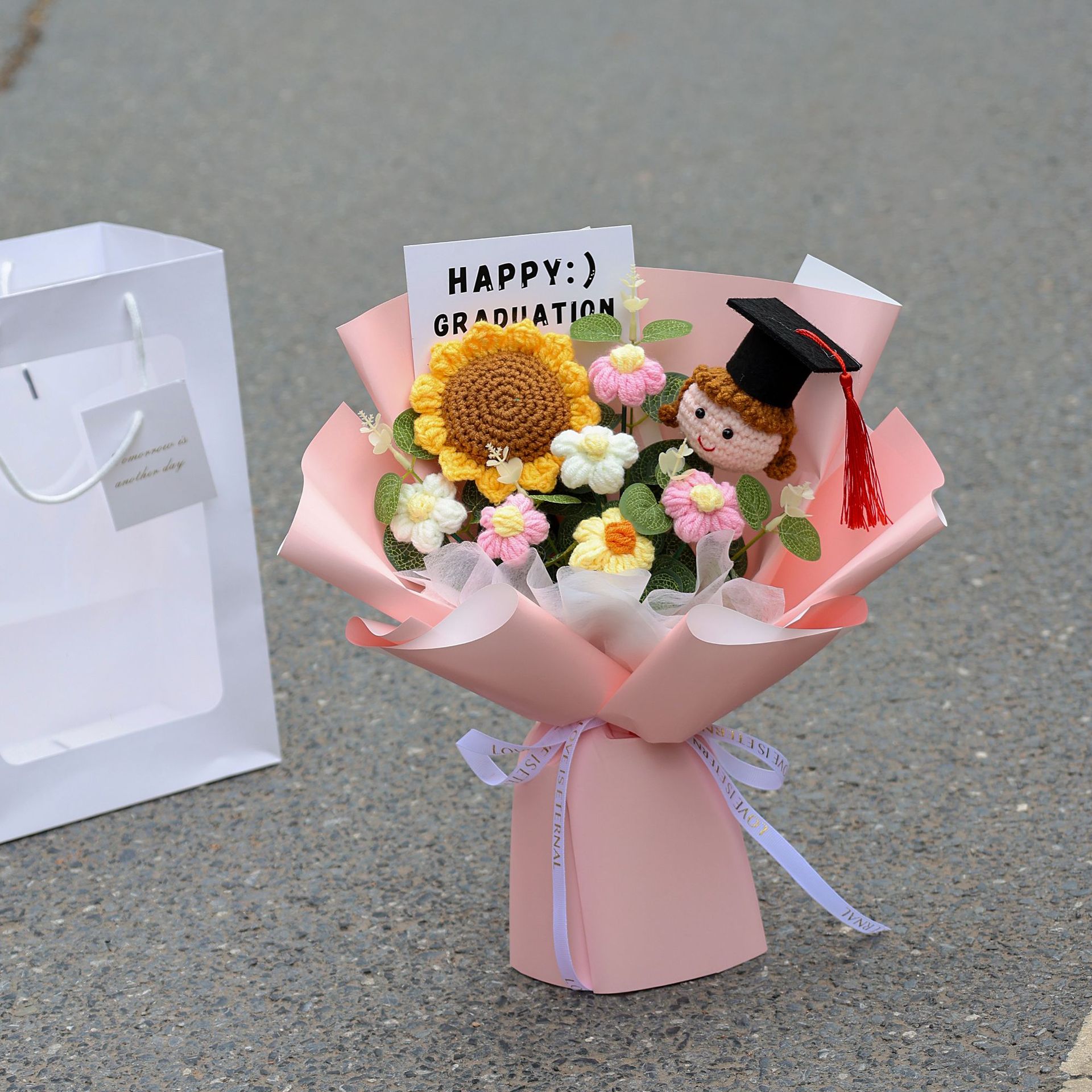 decoración y regalo para   de graduación: ramo de   de punto con bolsa de regalo y ramo de flores   para decoraciones de   de graduación, flores para   de doctorado, regalo de 18   para   de  , novia - arreglo floral de tela