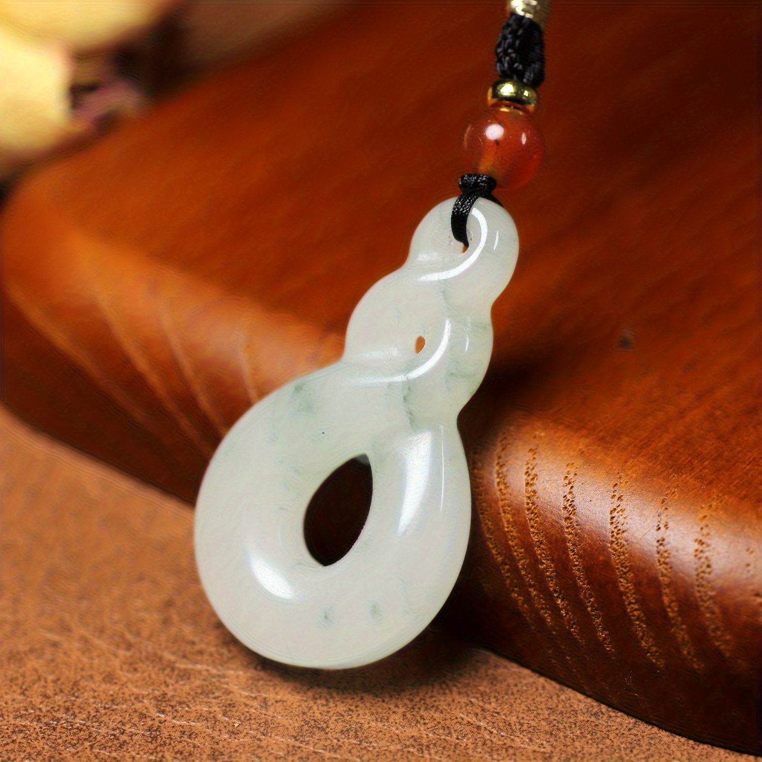 Natural Stone White Floral Pendant Necklace, Festive Gift