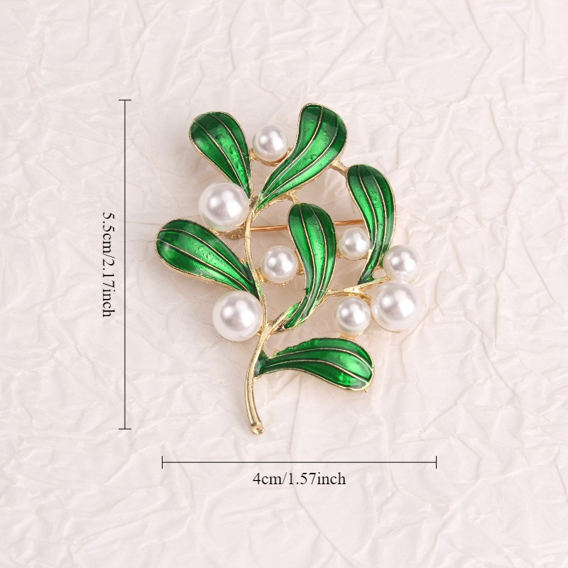 Elegant Leaf Brooch with Enamel & Imitation