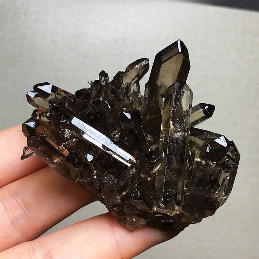 TEMU 1pc Cluster de Quartz Fumé Naturel Aléatoire Points de Cristal Échantillon Étagère de Présentation Décor Chevet Accent Station de Recharge Reiki