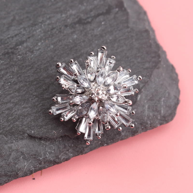 Arctic Geometry Enamel Pin - Silvery Snowflake With Precision-cut Crystals & Brilliance For Winter Glam