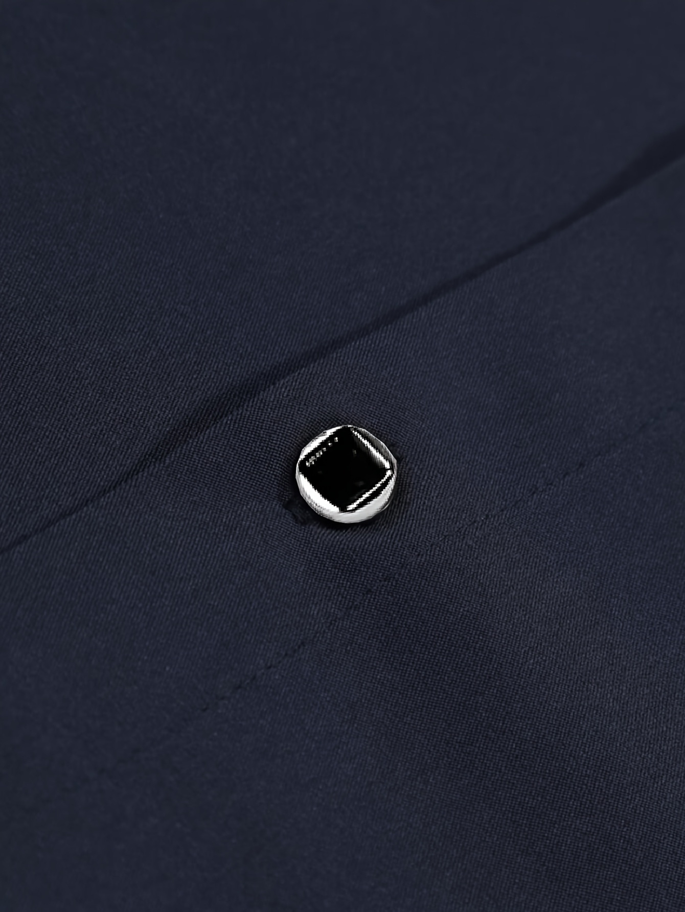 Camisa negra de manga larga para hombre con diseño geométrico - Corte ajustado, material de poliéster ligero, ideal para eventos casuales o formales, top versátil | Look elegante | Tacto suave