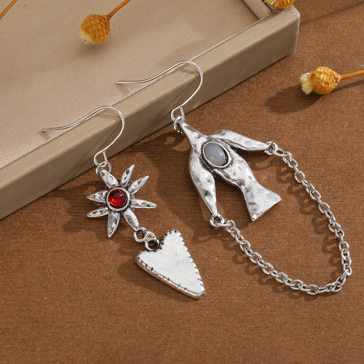 TEMU Vintage Niche-style Asymmetrical -pointed Star Pendant With A Small , Inlaid With Synthetic Synthetic Zirconia, Women's Earrings For Parties,