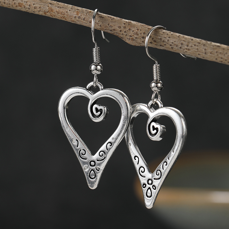 Women's Vintage Hollow Heart Dangle Earrings