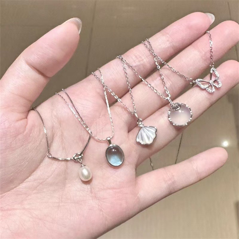 Conjunto de 5 piezas de luna blanca, diseño de piedras preciosas azules, collar con colgante, luna de piedra, lujo sencillo y de alta gama, collar versátil, colgante de luna de piedra, joyería de lujo