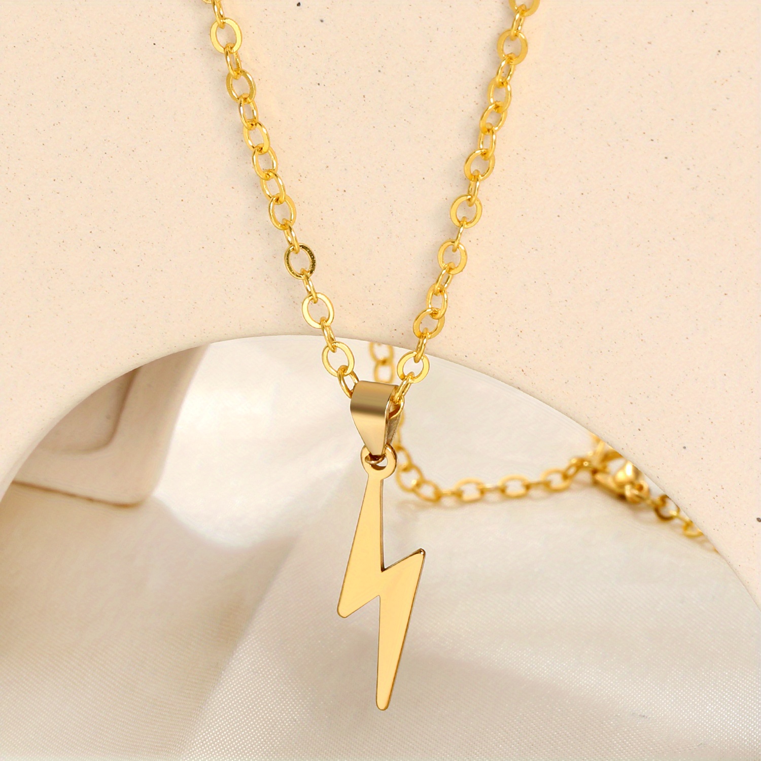1 Unique Golden Lightning Pendant Necklace, Style Party Mini Minimalist Lightning Chain, Unisex Versatile