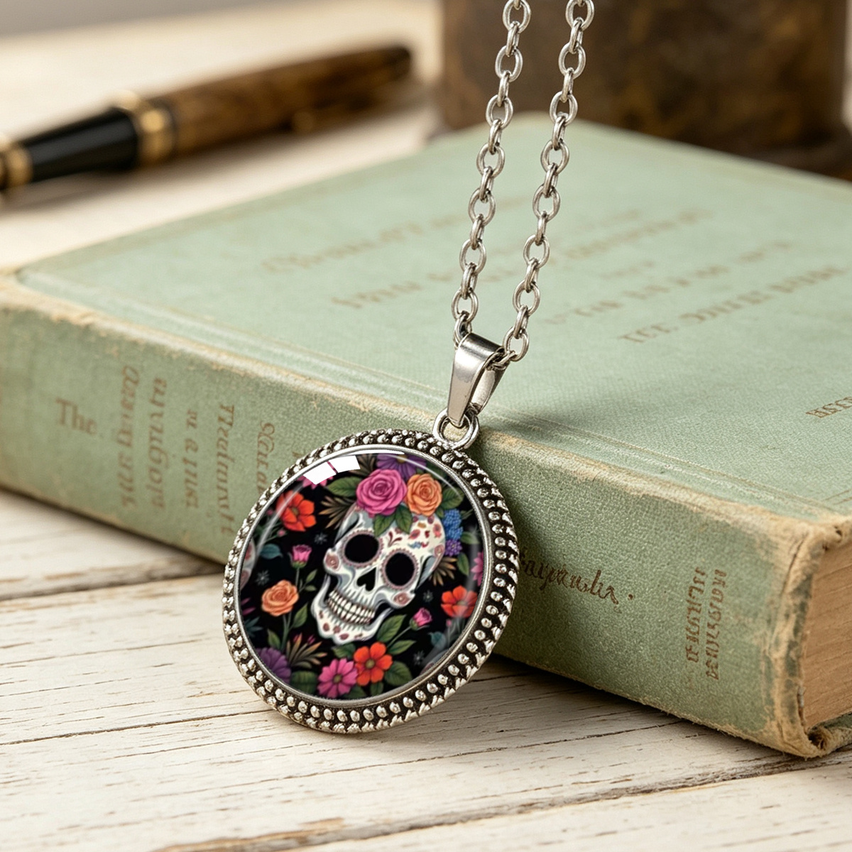 TEMU 1pc Collier Pendentif Rond Motif Ténébreux Tête de Décorative Fleurs Épanouies Esthétiques, Collier Métal Cool Tendance pour et Tenue