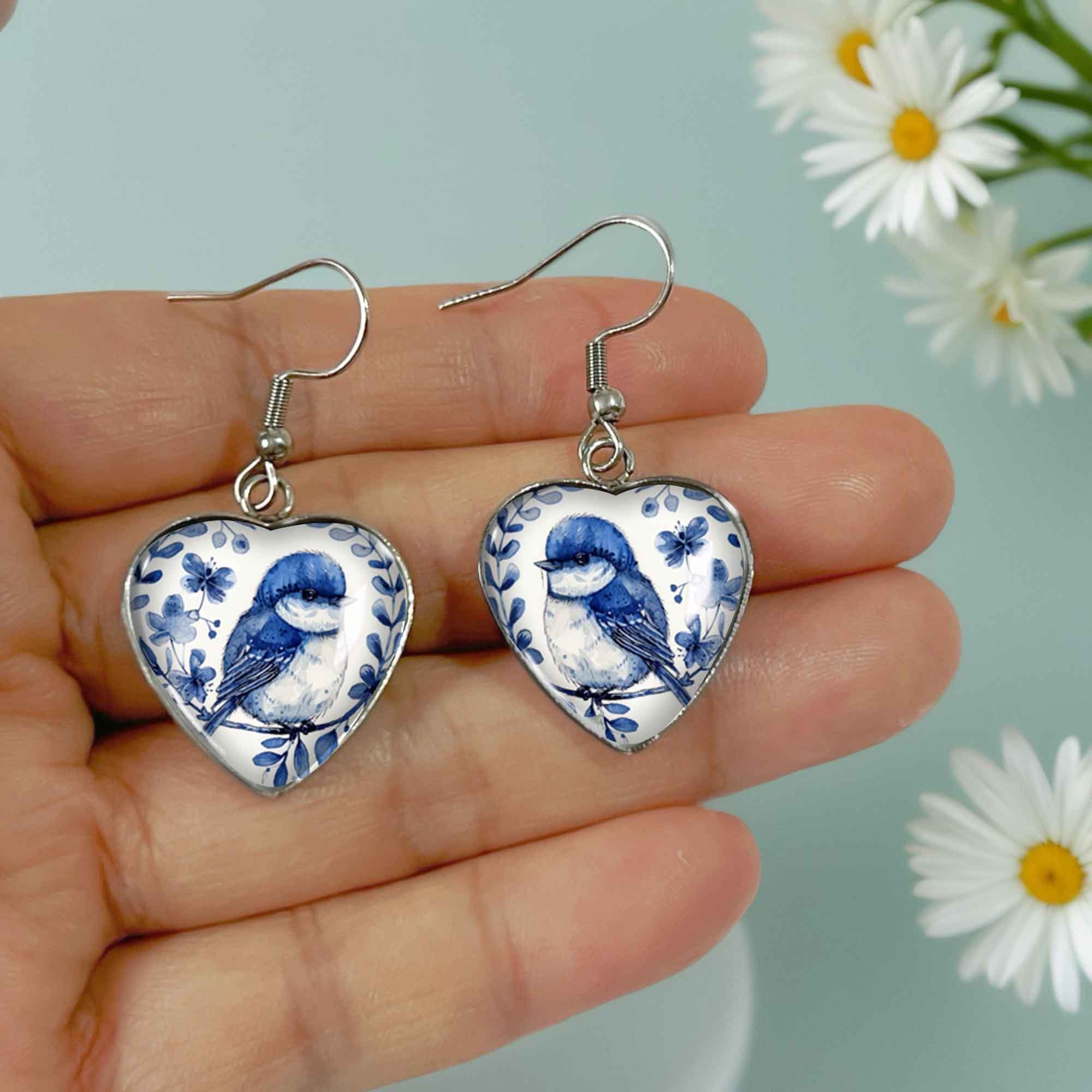 E-shop 1 Paar Elegante Blaue & Vogel & Blumen Herz Ohrringe - Zierlicher Anhänger mit Blaumeisen & Gänseblümchen, für Valentinstag, Weihnachten,