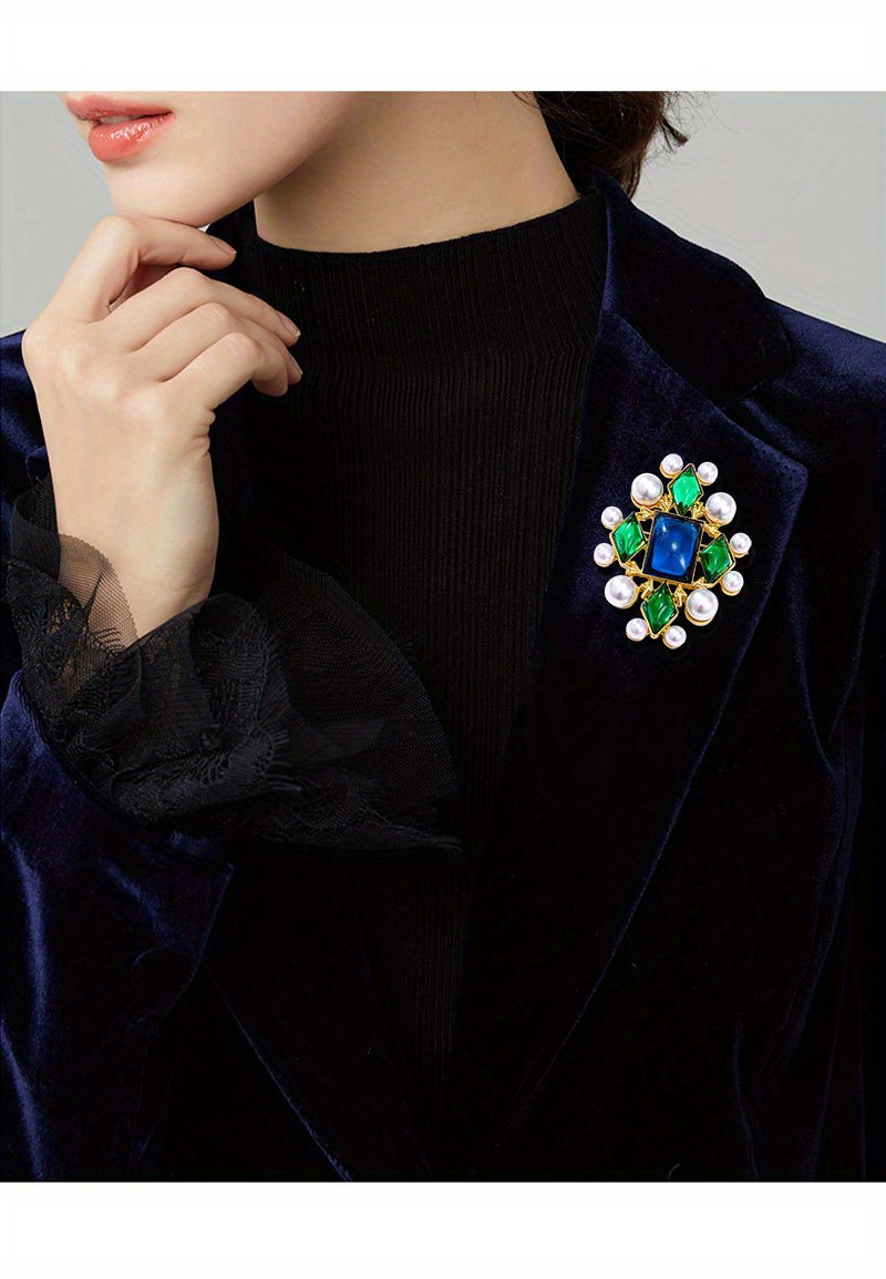 elegant baroque style vintage   brooch luxurious     pin for coats and dresses details 3