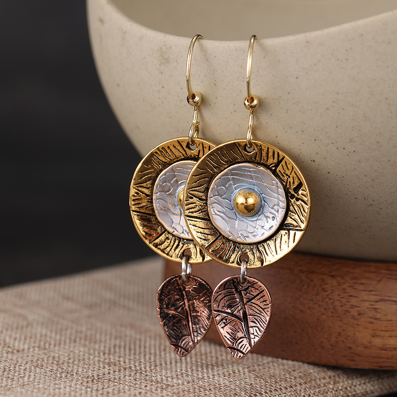 Women's Vintage Contrasting Round Tag Leaf Pendant Earrings