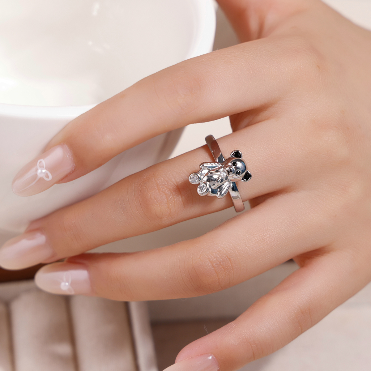 Cute Adjustable Women's Ring with Bow Details and Zirconia Inlay