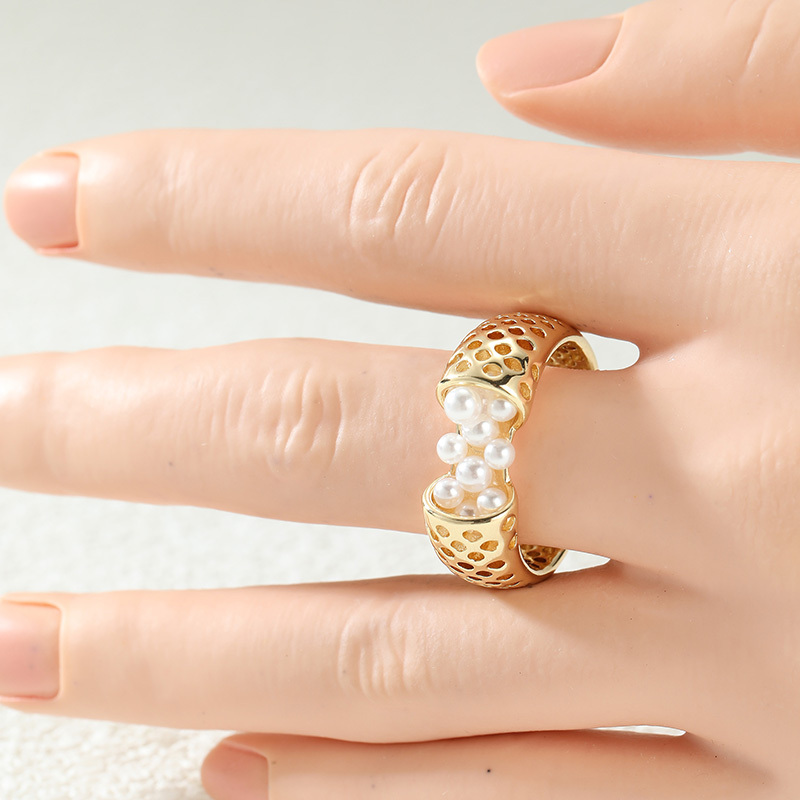 Women's Vintage Hollow Honeycomb Ring, Elegant Clustered Design