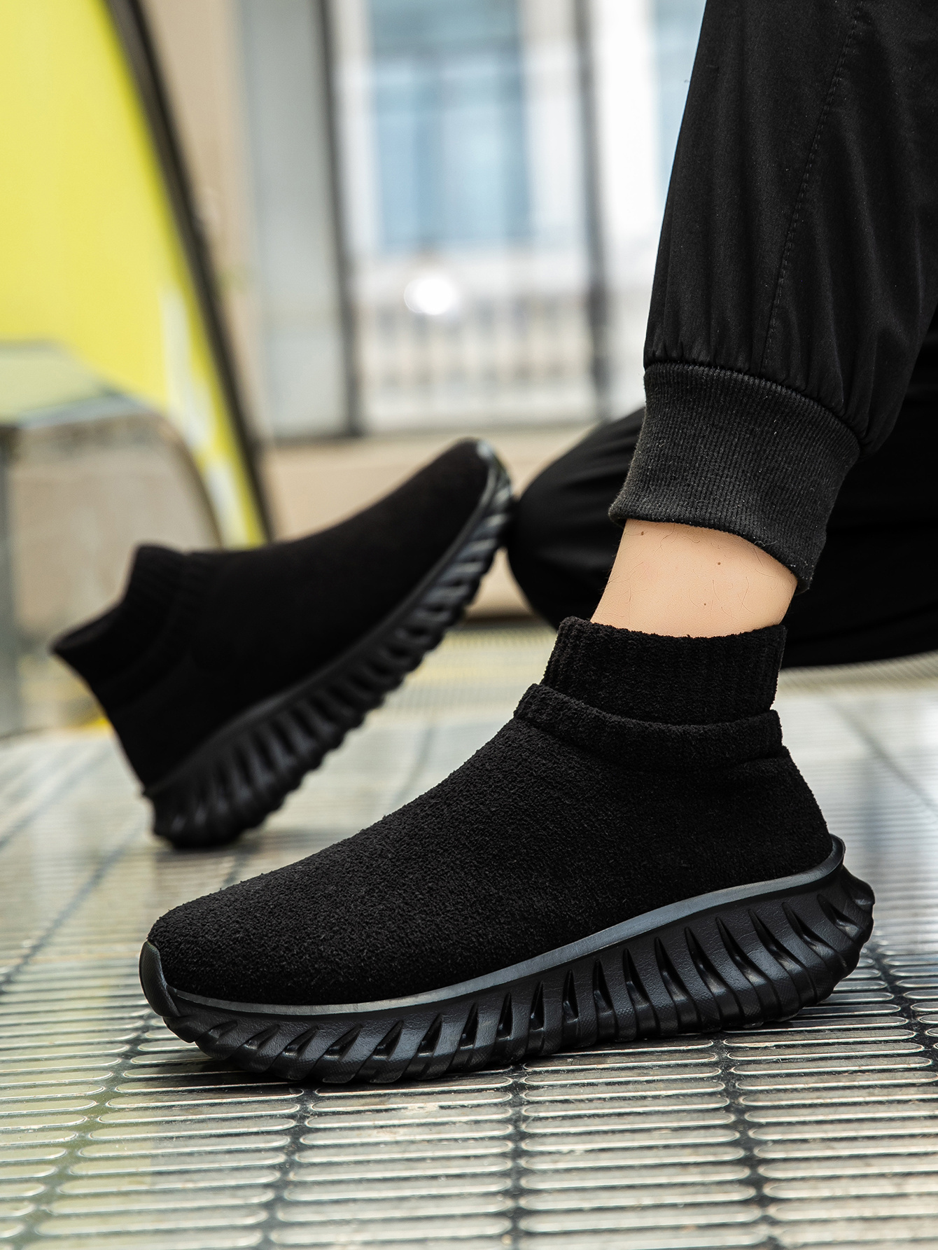 2025 New Autumn And Winter Thick Warm Men'S Fashionable Versatile High-Top Casual Shoes, Lightweight And Comfortable Sports Shoes