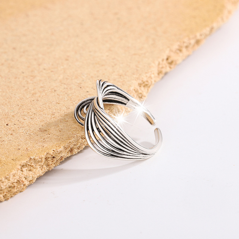 Vintage-Style Hollow Cross-Wrapped Ring for Women