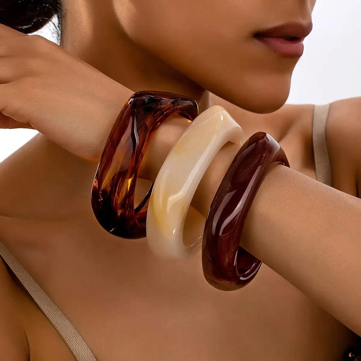 E-shop 3-teiliges asymmetrisches transparentes Acryl-Armbandset, geometrisches Design Statement-Cuff-Armband für Nischenstil