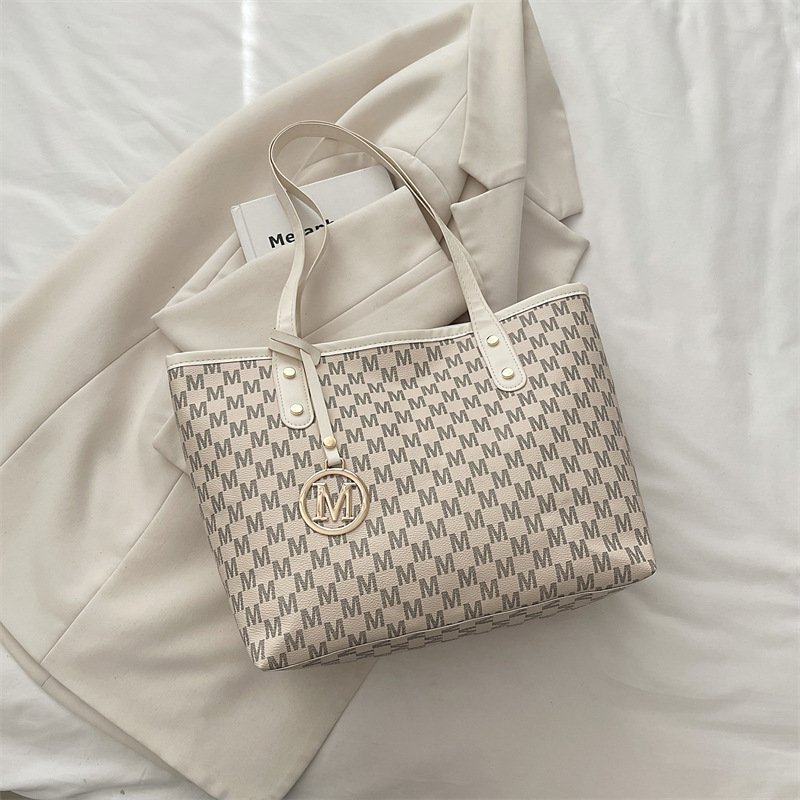 Image of Large Capacity Commuter Tote Bag Fashion Print Large Bag For Women 2026 New Model College Student Commuter Shoulder Bag