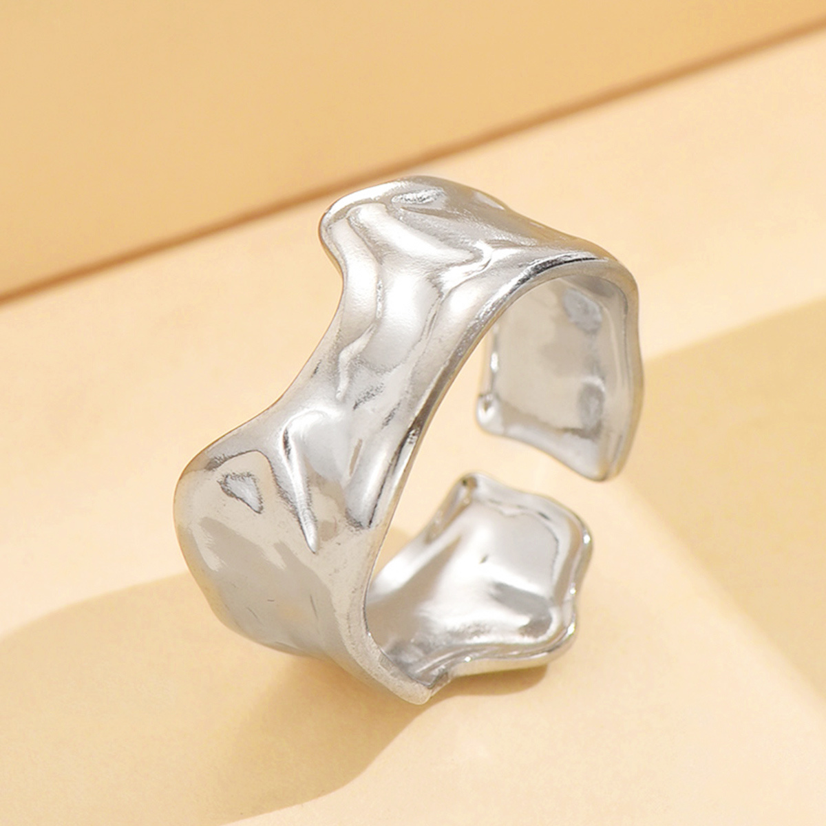 TEMU 1 Anillo Abierto Único con Forma de Arrugas, Diseño Moderno y Distintivo. en Acero Inoxidable 304, Resistente al y la Corrosión, Ideal para Uso