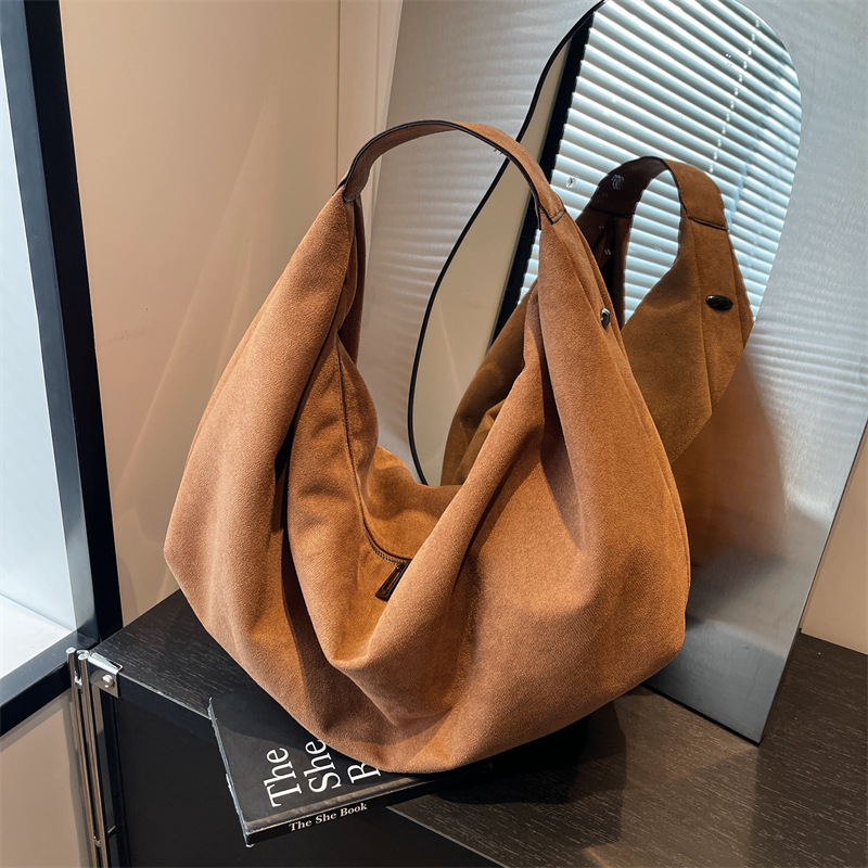 Image of Casual And Relaxed Large-capacity Bag For Women, 2026 New Autumn And Winter Commuter Shoulder Bag, Suede Tote Bag