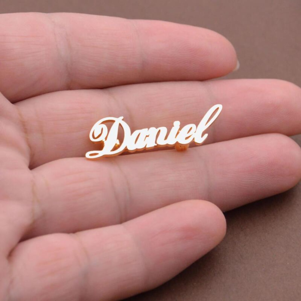 TEMU 1 Custom Name Brooch - Personalized Golden Stainless Steel Letter Pin, Elegant Cursive Font, Bridesmaids, Birthdays, And Christmas Gifts, Ideal