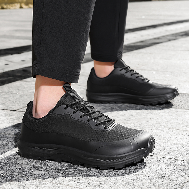 Wide-Toe Outdoor Hiking Shoes for Men