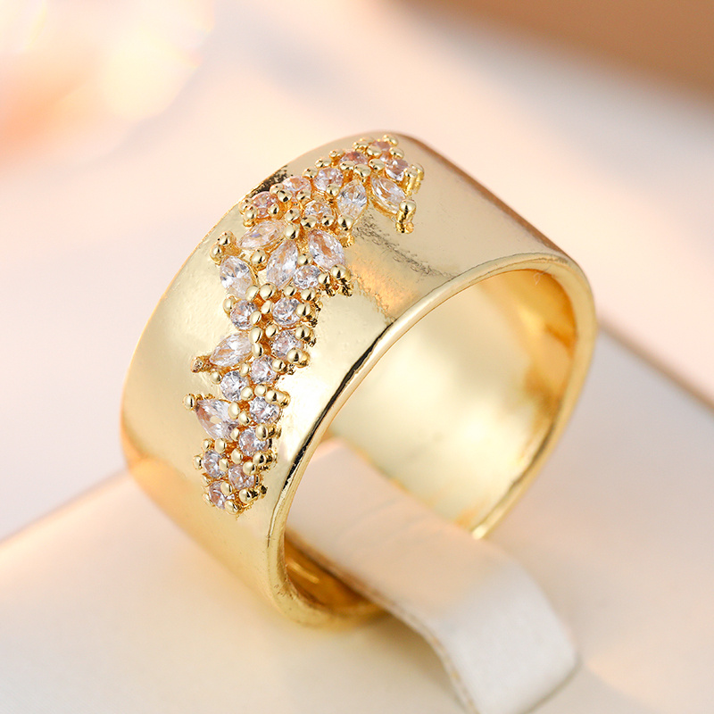 Women's Silvery Wide Face Plant Leaf Pattern Ring, Unique Design