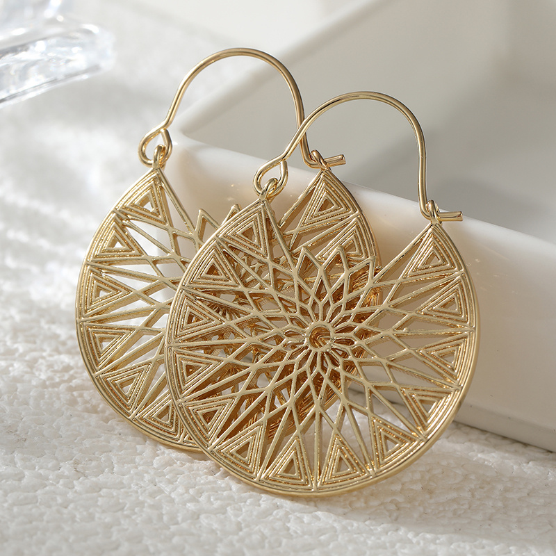 Image of Luxurious And Exquisite Women's Mandala Hollow Earrings, Suitable For Formal Dinners And Important Occasions, With An Elegant Texture