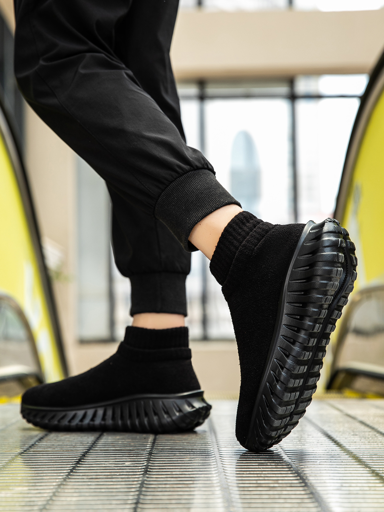 2025 New Autumn And Winter Thick Warm Men'S Fashionable Versatile High-Top Casual Shoes, Lightweight And Comfortable Sports Shoes