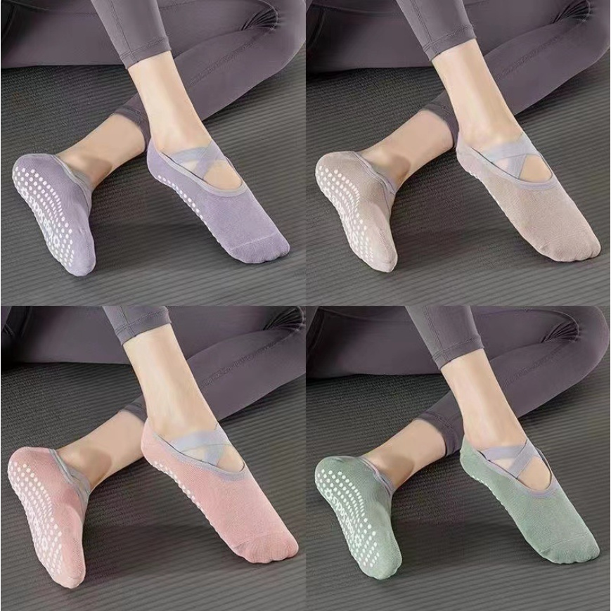 E-shop 3 Paar Yoga-Socken in zufälligen Farben, Griffsocken, rutschfeste Griffsocken mit Kreuzriemen, geeignet für Pilates-Stangen, rutschfeste