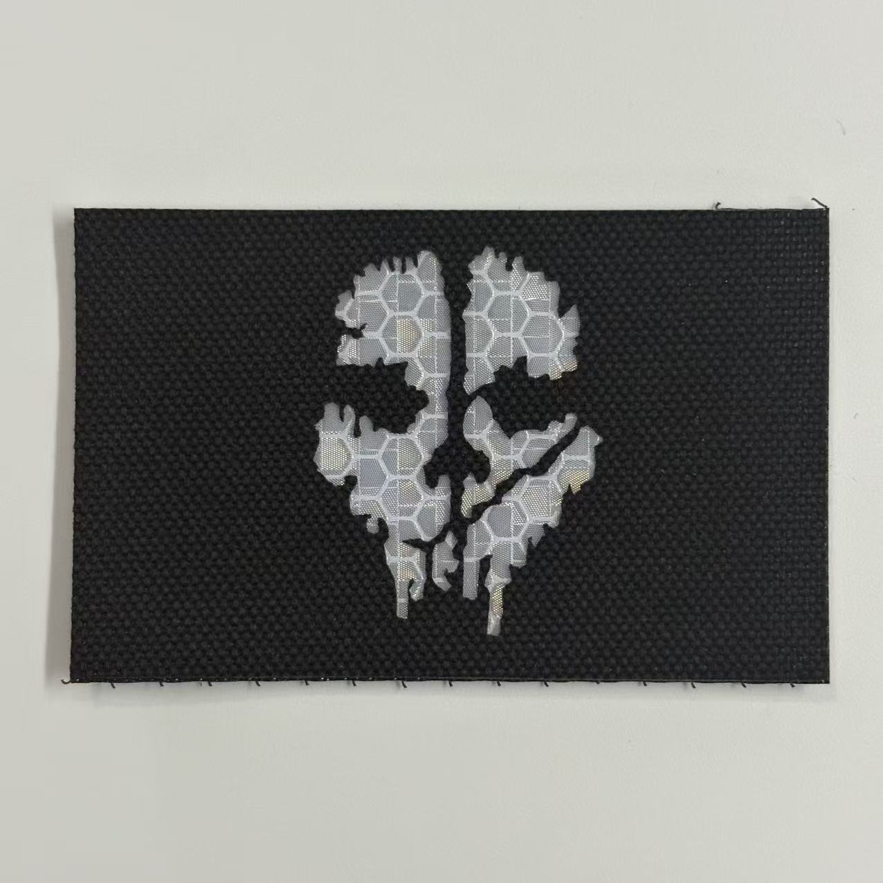 TEMU 1pc Patch Réfléchissant de Nuit avec Boucle Crochet , Autocollant Patch de Tissu Masque Réfléchissant, Équipement Tactique d'Extérieur, Badge de