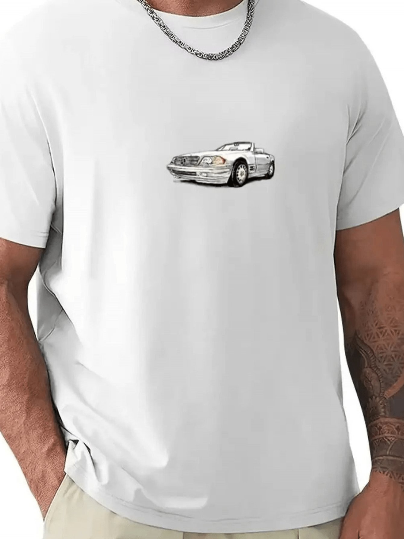 poza articolului tricou bărbătesc, alb, croială regular fit, cu imprimeu   auto, design auto, îmbrăcăminte casual pentru pasionații de mașini, sezon de vară și primăvară, unisex, streetwear la modă, mărimi mari