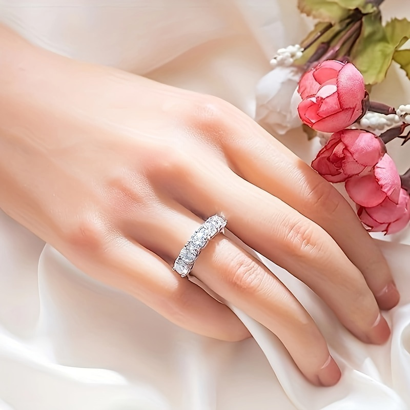 Image of A Stylish Ring Made Of 925 Silver And Featuring 2.5ct/5ct Moissanite, Plated With 14k Golden, Suitable For Men And Women. This Elegant And Trendy Piece Is Perfect For Couples
