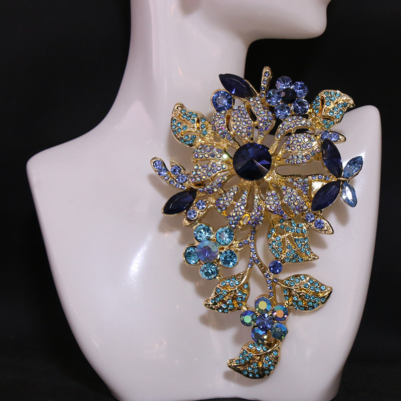 TEMU A Stylish Large Diamond Brooch With A Unique Shape, This Trendy Accessory For Women Adds A Touch To Any Outfit
